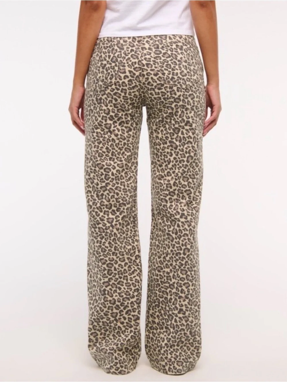 Abercrombie Curve Love High Rise 90s Relaxed Jean in Leopard Print Size 14 - Picture 4 of 13